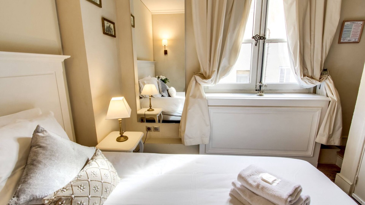 Mazarin Quarter Hotel | Les Quatre Dauphins