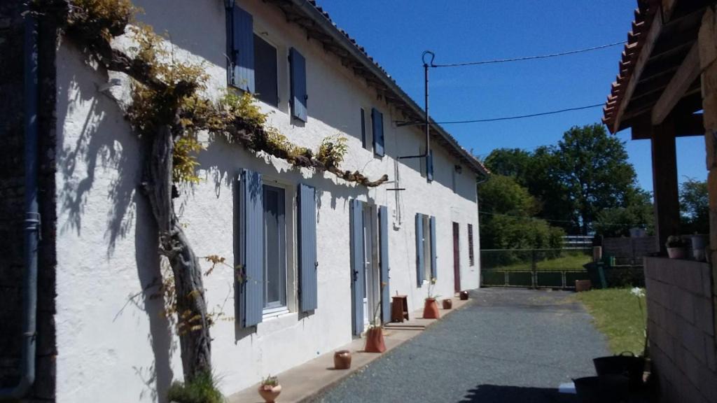 Lezay Bed & Breakfast | Les Quatre Routes