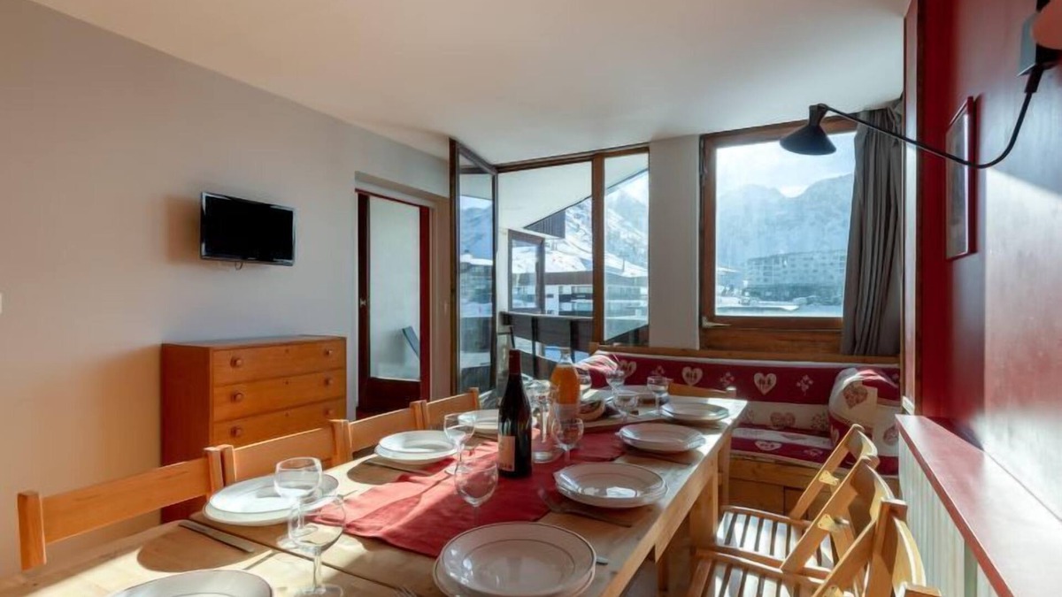 Le Lavachet Apartment | Les Roches Rouges (Lavachet) by Interhome