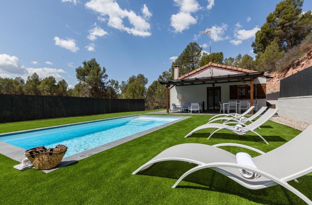 Castellnou de Bages Ski Chalet | Les Roques