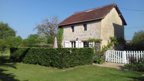 Saint-Vincent-la-Chatre House | Les Roses Trémières