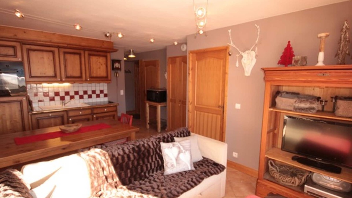 Bisanne 1500 Apartment | Les Saisies: Cozy 3 rooms, 2 baths, balcony, parking, 6 pers