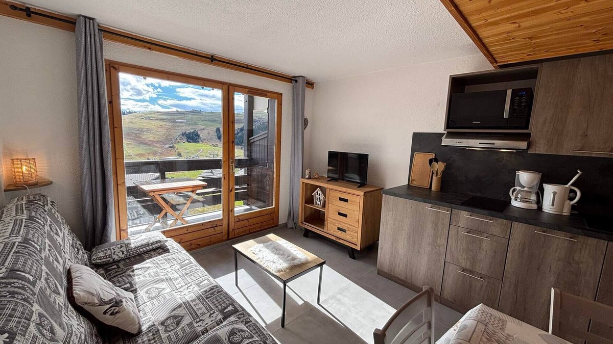 Les Saisies Apartment | Les Saisies - Equipped Studio Cabin for 4 with Balcony