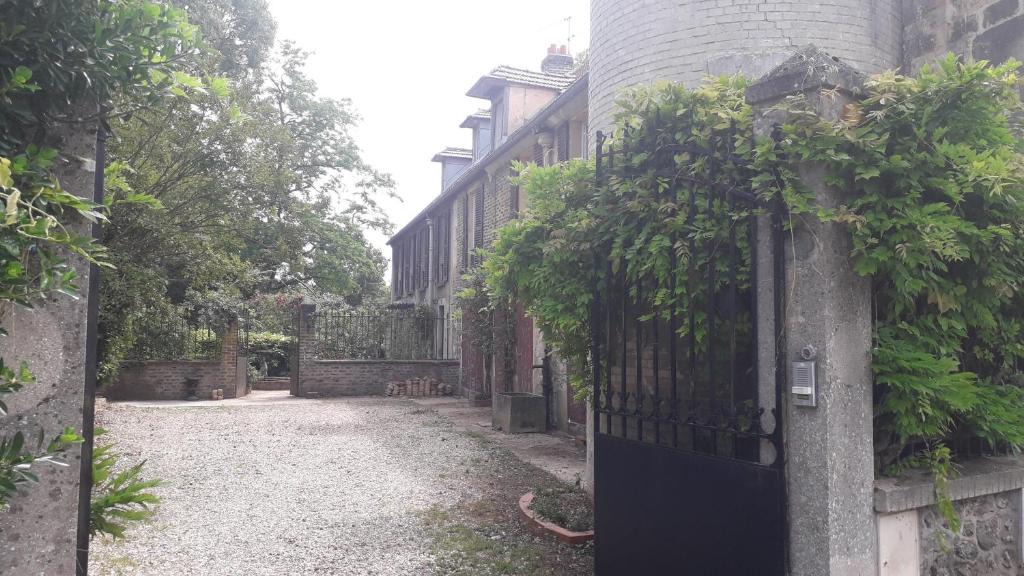 Cormeilles-en-Vexin Bed & Breakfast | Les Salons Fleuris