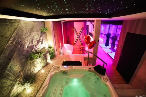 Bonneval Apartment | Les Secrets Rooms - Bonneval - Love Room - Spa et Hammam Privatif