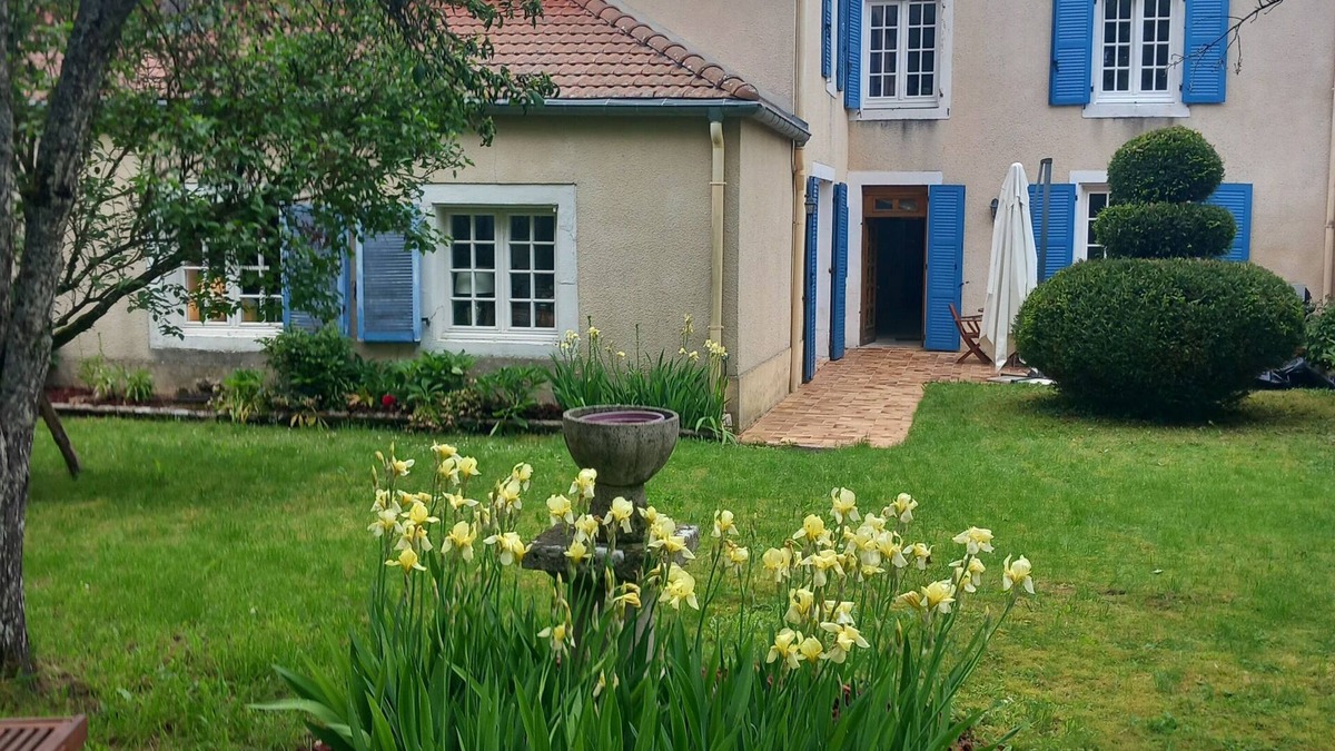 Gondrecourt-le-Chateau House | LES VOLETS BLEUS WARM COUNTRY HOME