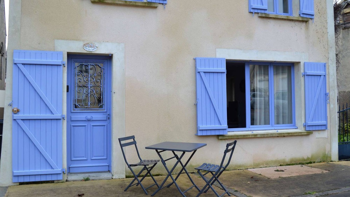 Arromanches-les-Bains House | Les Volets Bleus - Duplex Proche Plage et Centre