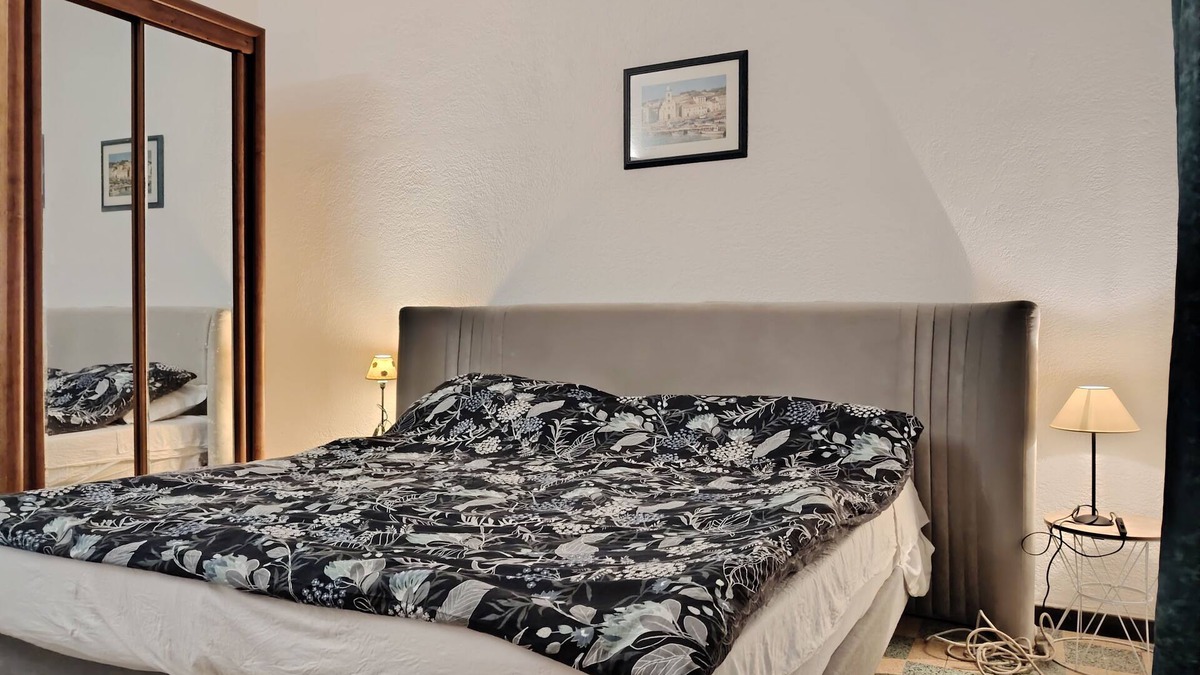 Peyriac-de-Mer Apartment | Les Volets Bleus accommodation Close to pontoons and the Doul