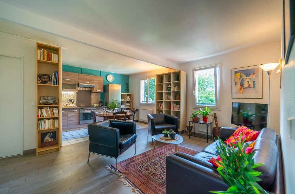 Rungis Apartment | Les Volets Bleus