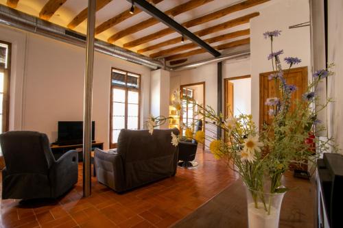 Barbera de la Conca Apartment | Les Voltes I - 2BD hidden gem in hilltop wine village