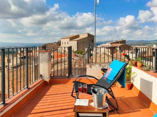 Barbera de la Conca House | Les Voltes III - stunning 5BD home with panoramic views in hilltop wine village