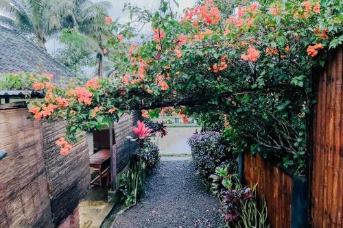 Kecamatan Pringgasela Hotel | Lesehan Cahaya Tetebatu Inn Syariah at Desa Wisata