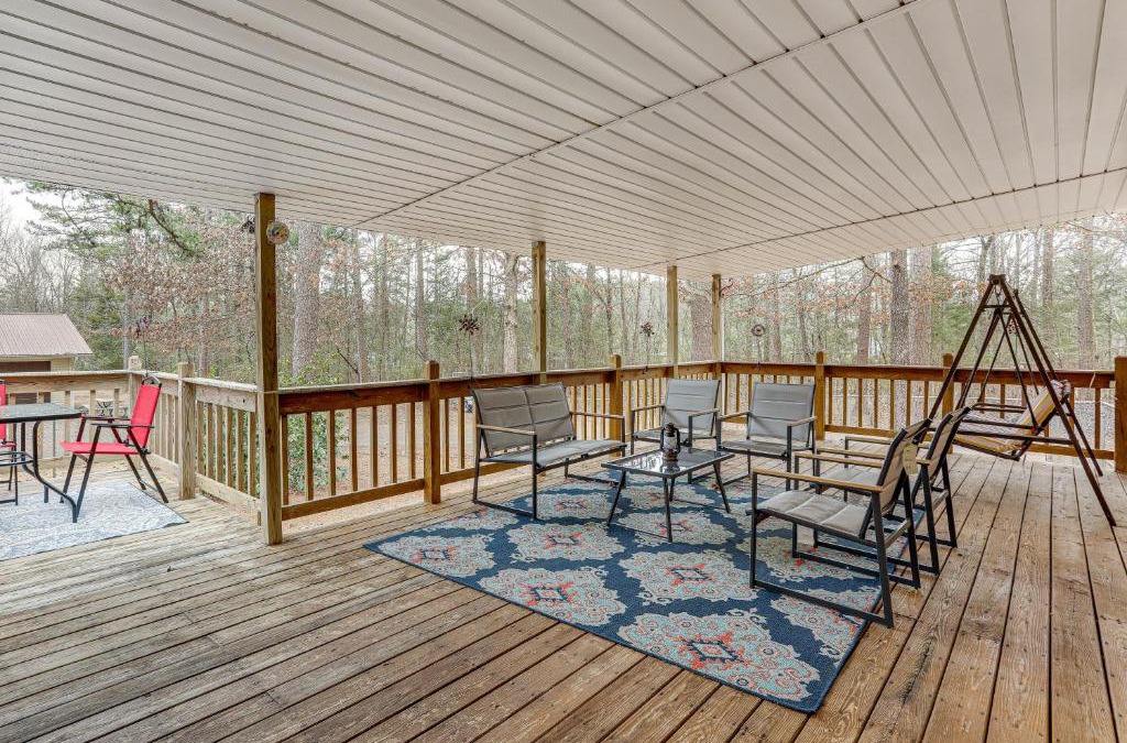 Higden House | Less Than 1 Mi to Greers Ferry Lake Dog-Friendly Home!
