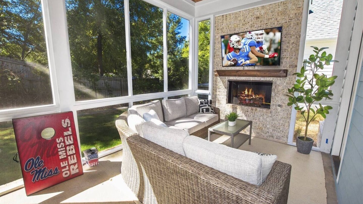 Oxford Cottage | Less than 1 Mile to the Square! Outdoor Fireplace