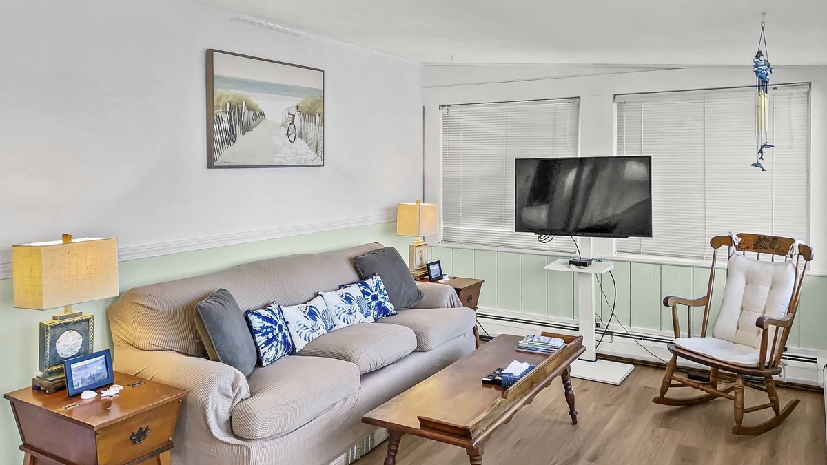 Harwich Port House | Less than 100 Feet to Beach Close to Town Updated Wifi Dog Friendly Cottage