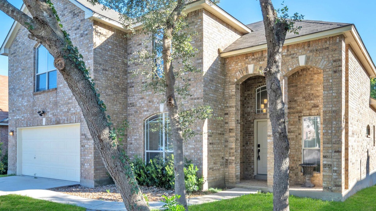 Helotes House | Less than 19miles to downtown Riverwalk, The Alamo and San Fernando Cathedral.