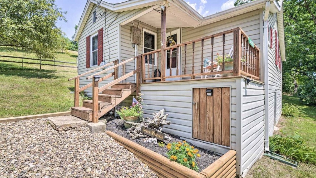 Upper Tract House | Less than 2 miles from Smoke Hole Pet Friendly