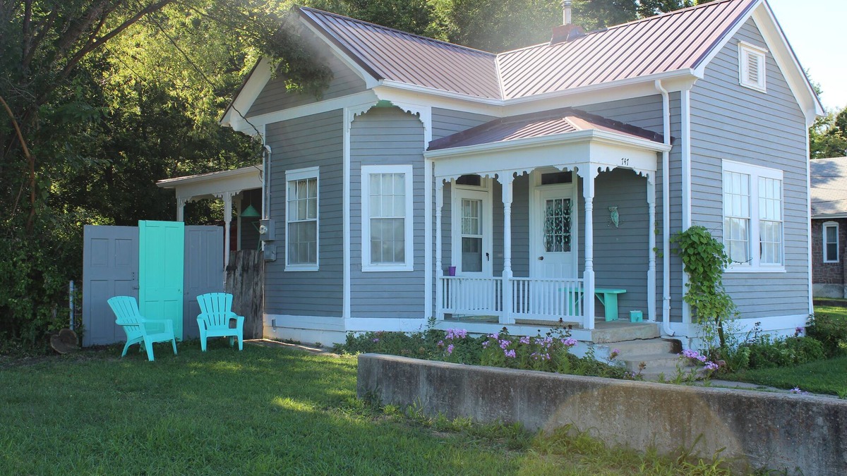 Lake Forest Estates House | Let "Rubies Rental" Be your Winter Escape