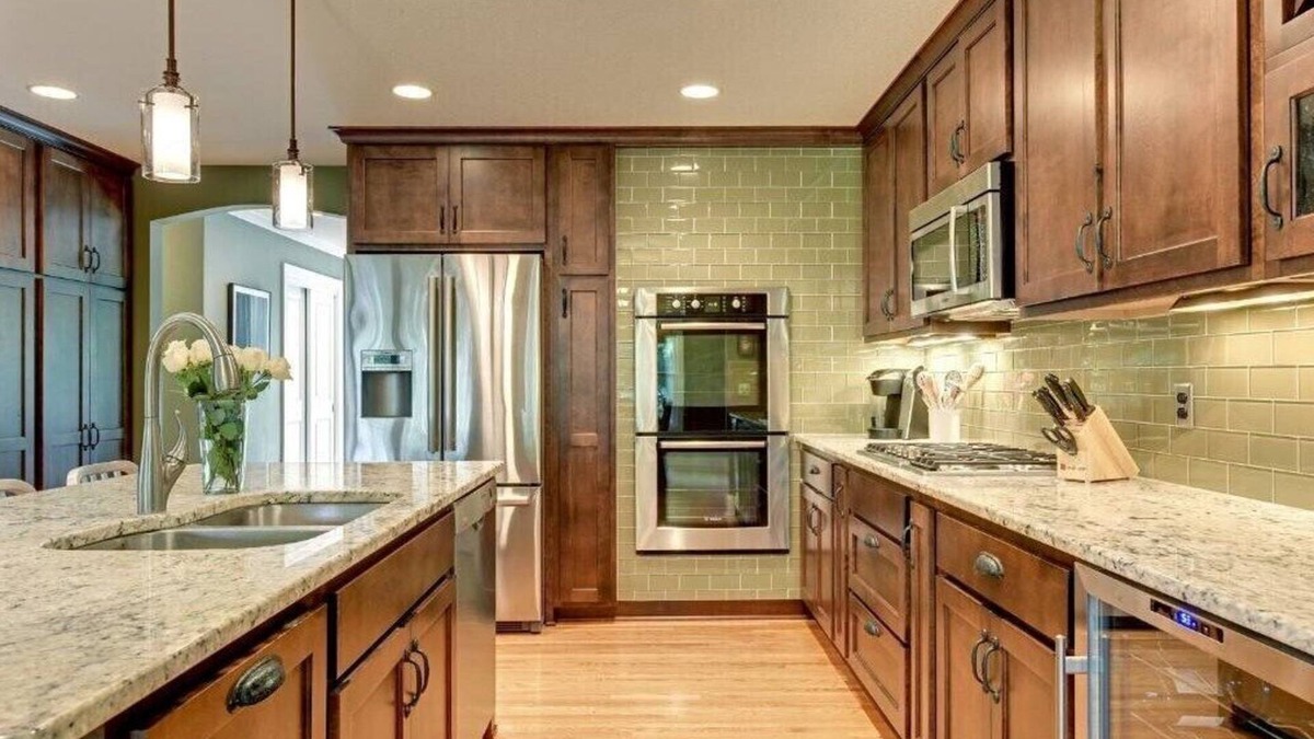 Edina House | Let Them Eat Cake! n4 bedroom, family and pet friendly house in Edina!