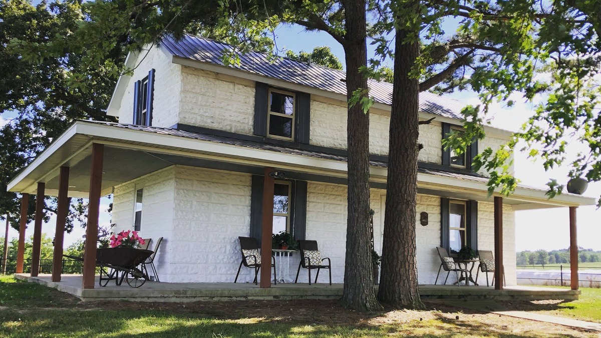 Steelville House | Let this early 1900’s country farmhouse take you back in time! Now available!!!