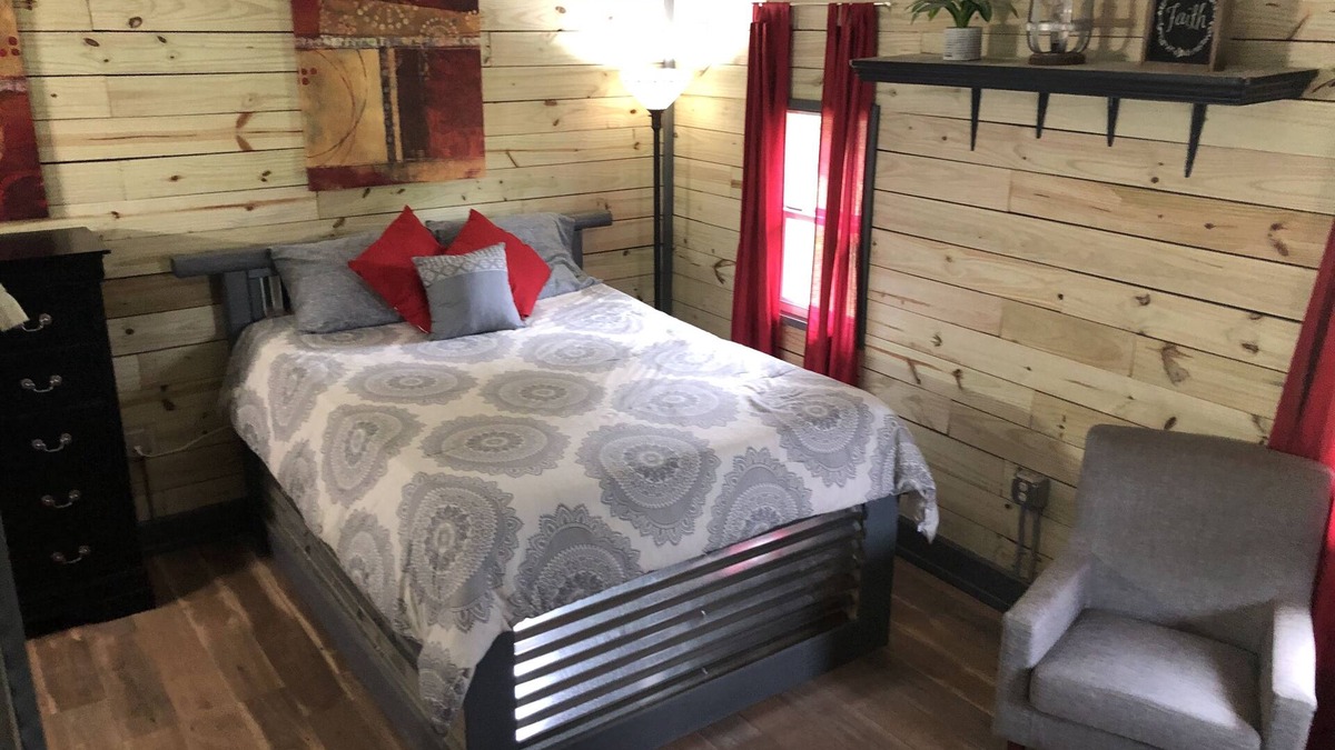 Lakeland House | Let your stress melt away at the B.O.B. House