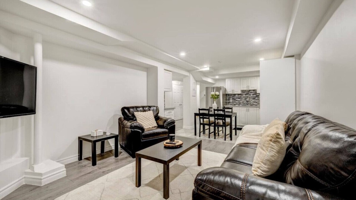 Halton Regional Municipality Apartment | LetitBnb: Tranquil Terrace