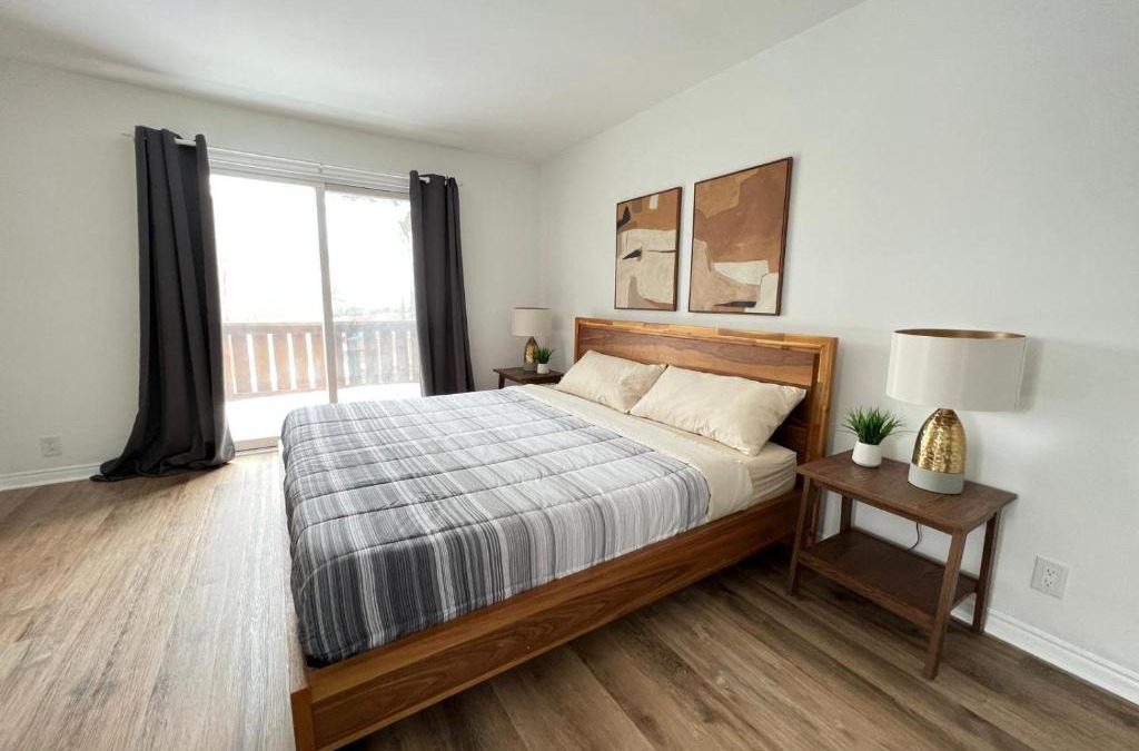 Barrie House | Letitia Heights !E Spacious and Quiet Private Bedroom with Private Bathroom