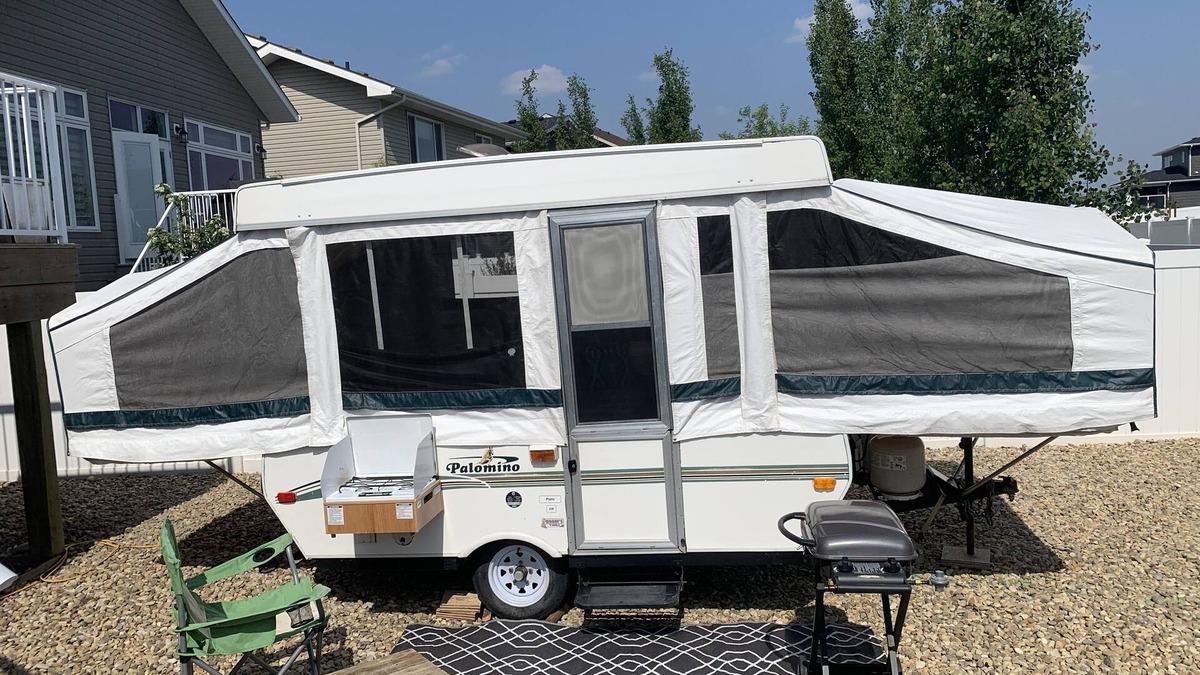 Red Deer House | Lets Go Camping Easy Pull Luxury Tent Trailer.