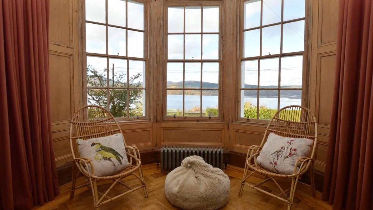 Colintraive Apartment | Letters Lodge North, newly refurbished, balcony overlooking Loch Fyne, sleeps 6