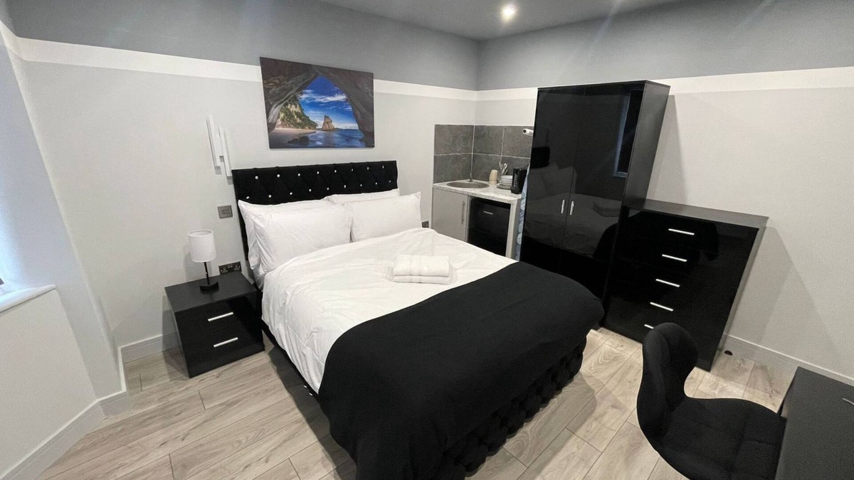 Pinkwell House | Letzi private en-suite, Near Heathrow Airport T3