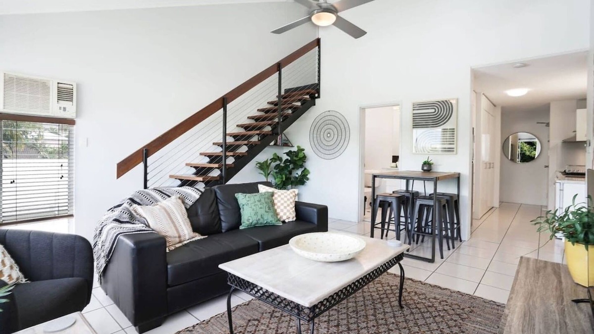 Cairns North House | Leumeah - Charming City Retreat with Sunset Views & Pool Near Esplanade