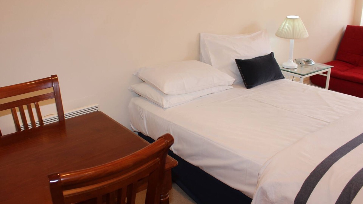 Leura House | Leura Fairways East - self-contained Studio