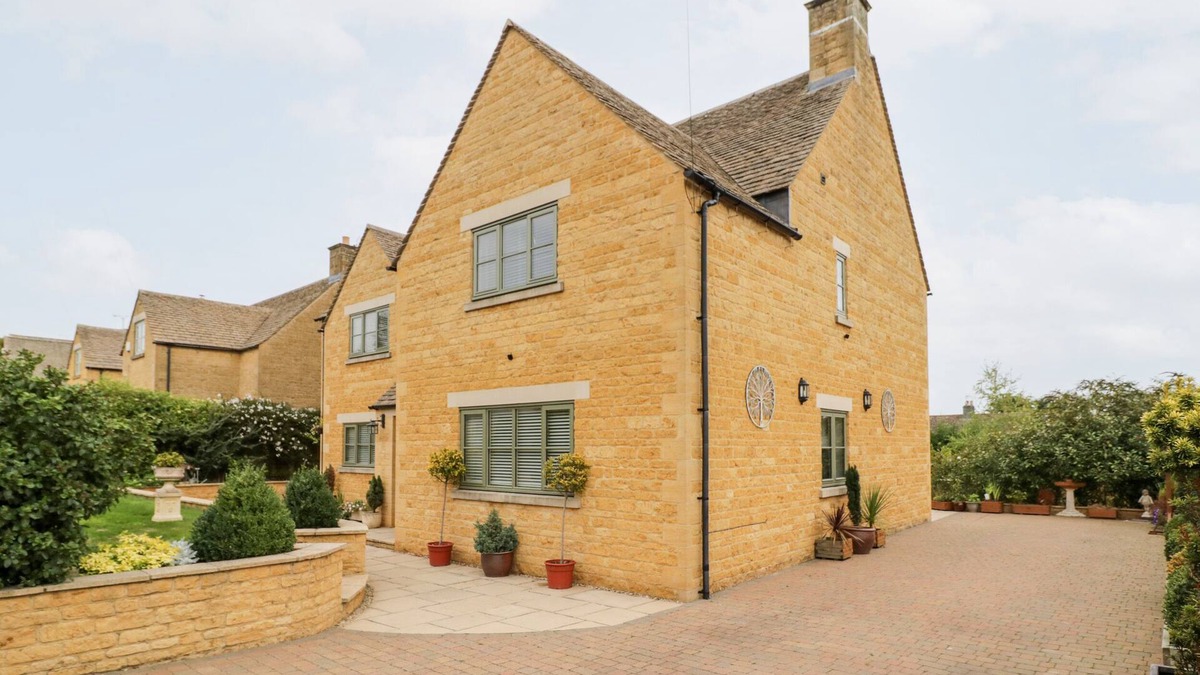 Stow-on-the-Wold Cottage | LEVANT HOUSE, family friendly, with open fire in Stow-On-The-Wold