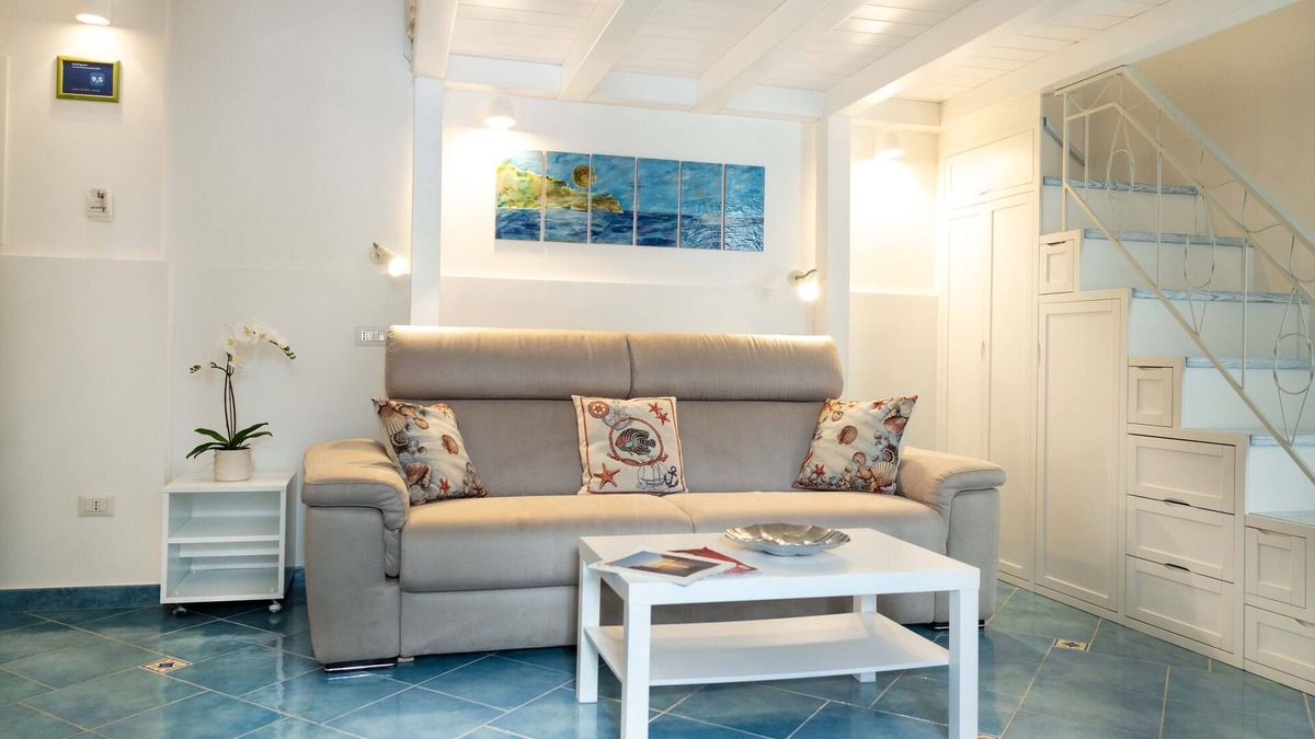 Maiori House | LEVANTE - AMAZING TERRACE/SEA VIEW - APARTMENT UP TO 7 GUESTS IN THE CENTER