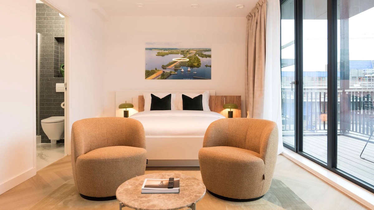 Amsterdam East Apartment | LevelUp Sunrise Summa