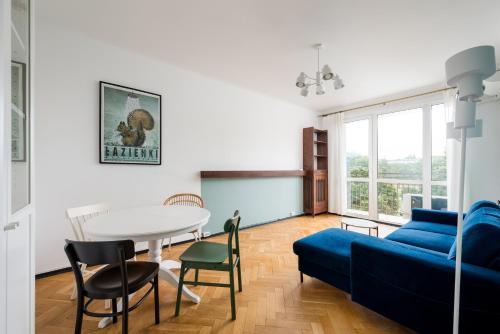 Muranow Apartment | Lewartowskiego Royal Blue Apartment by BookingHost