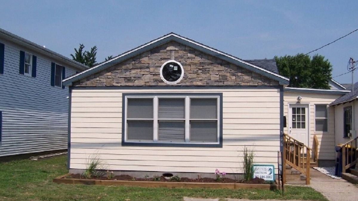 Lewes Cottage | Lewes Beach - This home is just steps away from the sand and water!