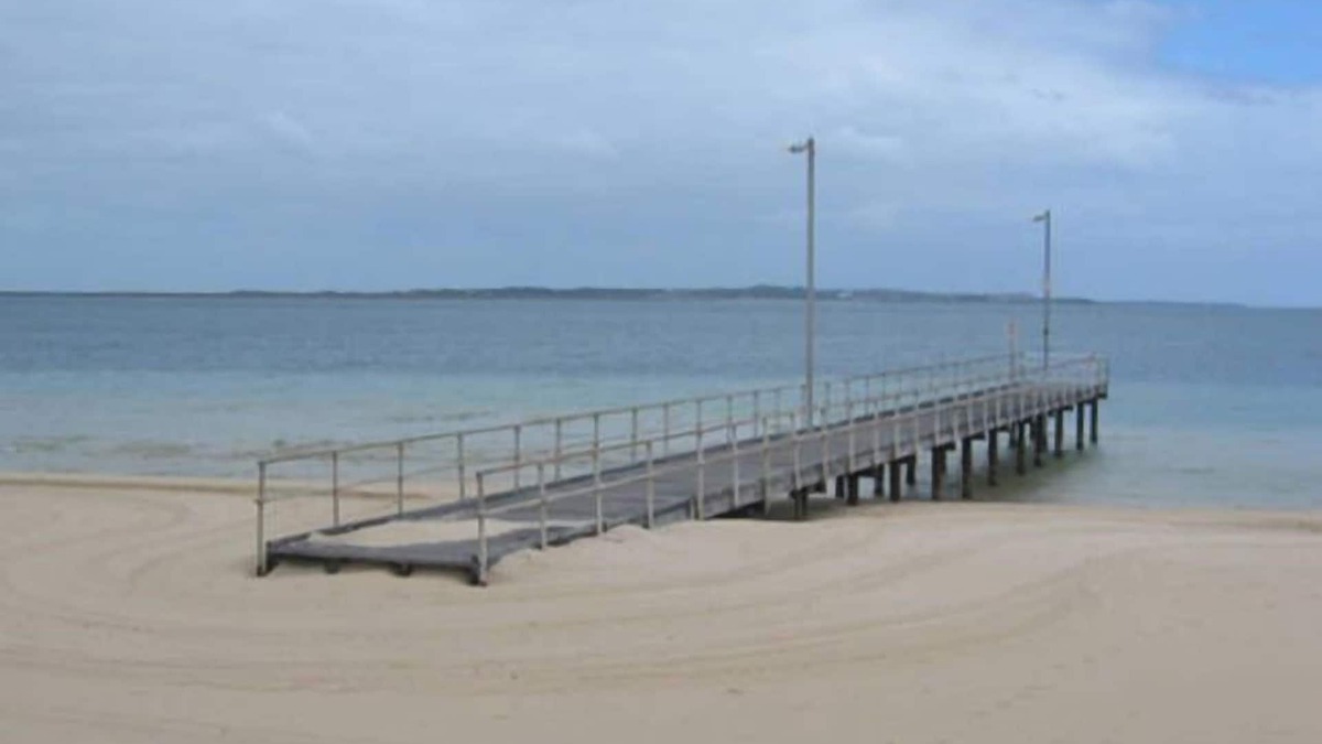 Perth House | Lewington Beach Retreat, Short walk to beach (Pet Friendly)