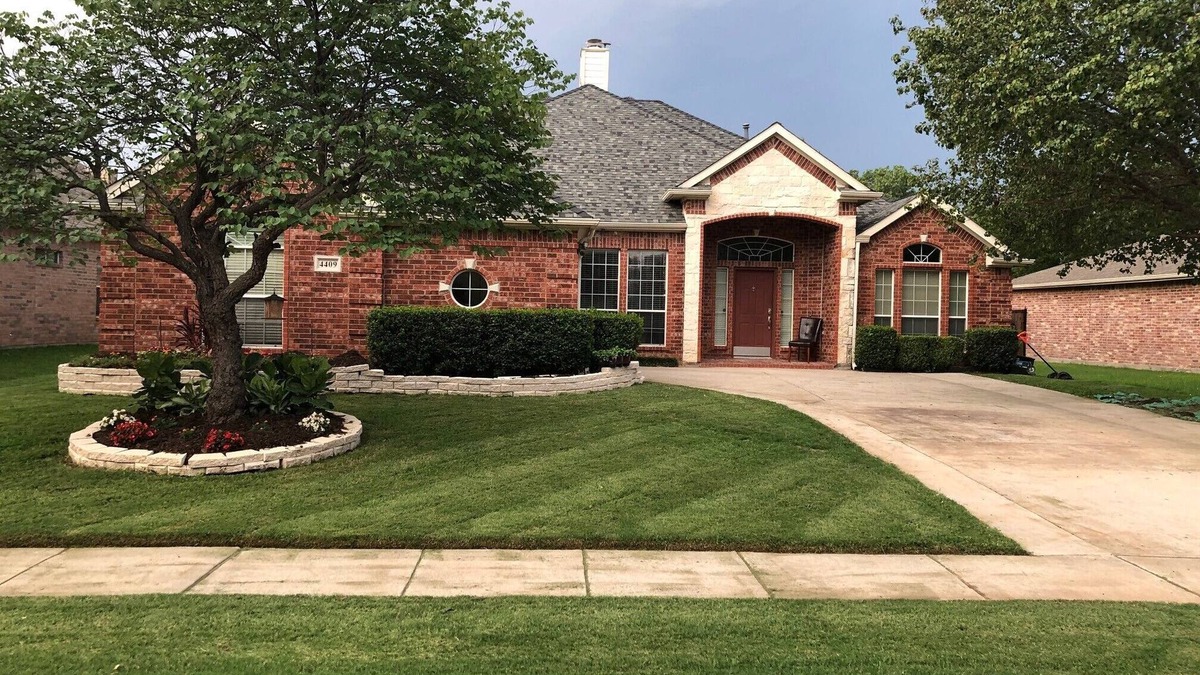 Corinth House | Lewisville/Corinth Home with Pool/Jacuzzi 4-bedroom house