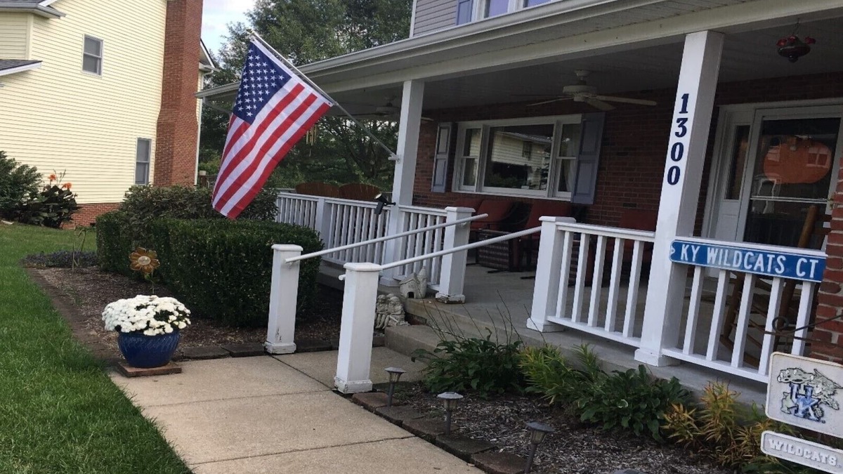 Copperfield Apartment | Lexington Apt. with parking & private entrance Preview listing