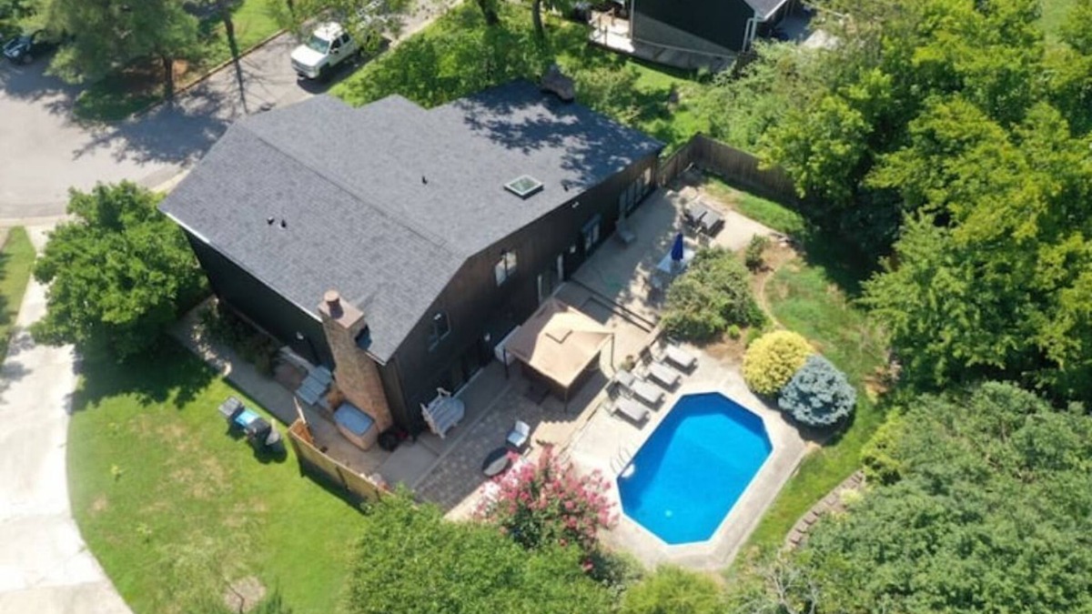 Lexington House | Lexington Fun Zone! Pool! HotTub! Arcade! Games!
