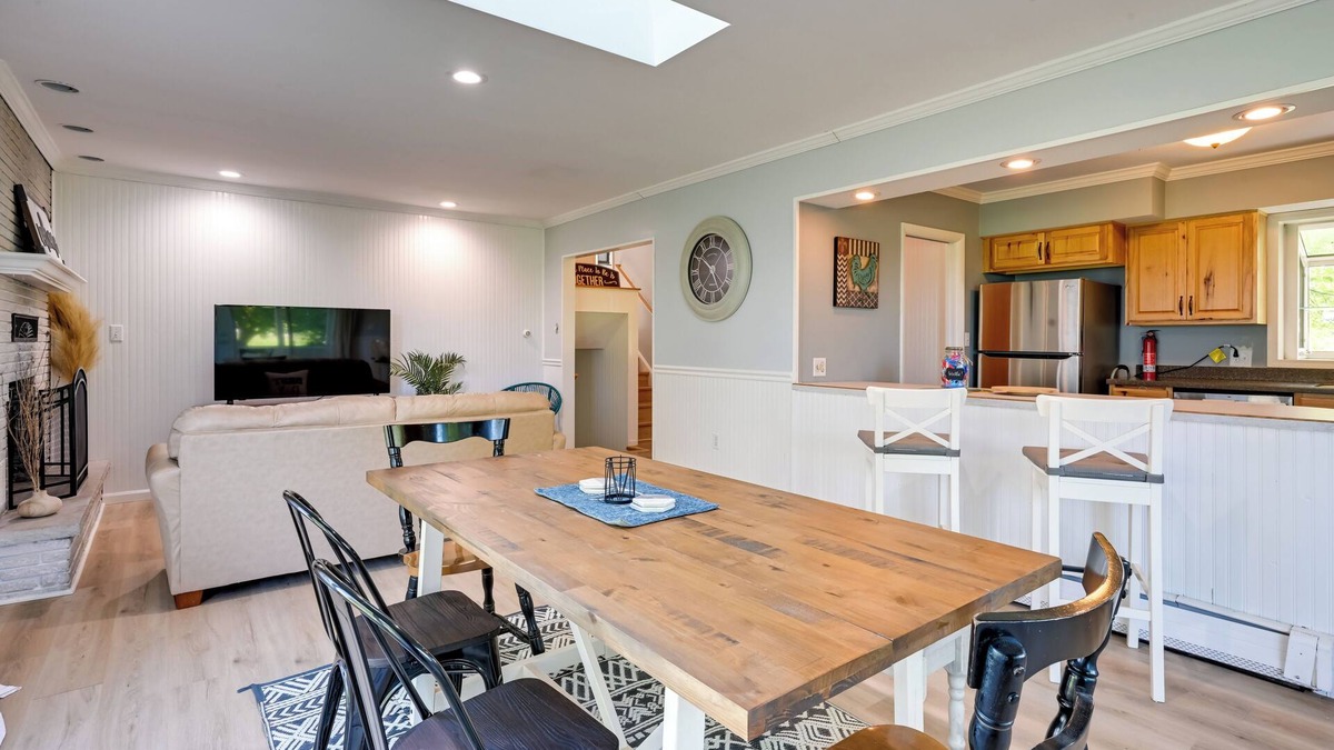Lexington House | Lexington Home w/Sunroom ~ 1 Mi to Lake Huron!