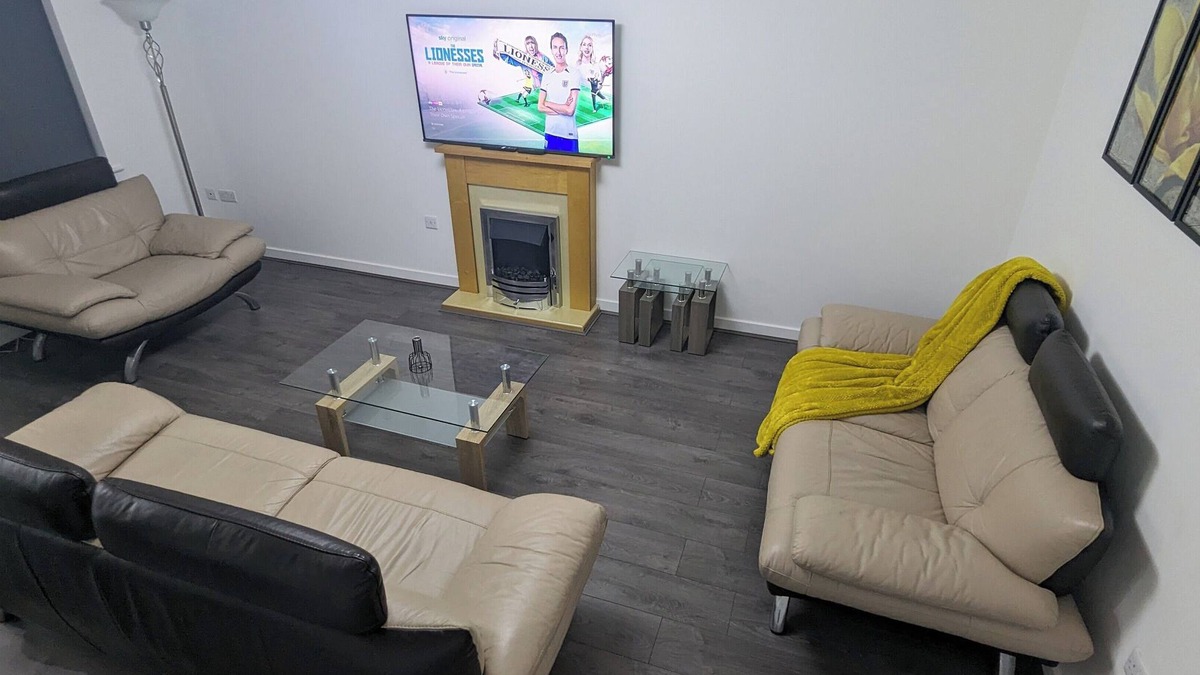 Burnley House | Leyland Road Retreat - 4 Bedroom House