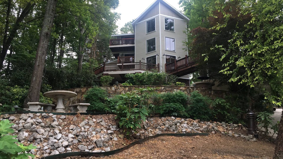 Winchester House | Lg lakefront family home with a covered dock and jet-ski port! Newly remodeled!