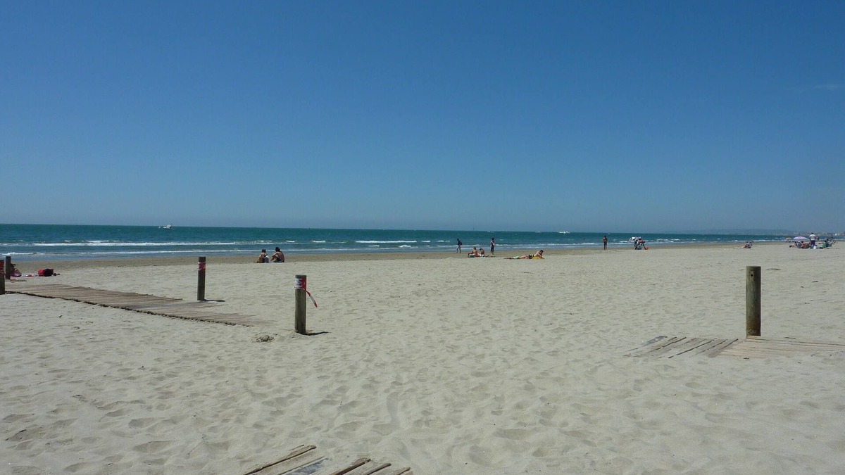 Le Grand Travers Apartment | LGM Quartier Résidentiel Dans Verdure 2 Minutes à Pieds de la Plus Belle Plage