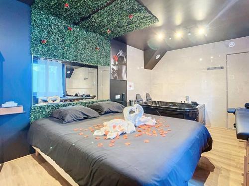 Chalette-sur-Loing Apartment | Lh room- balnéo-suite romantique