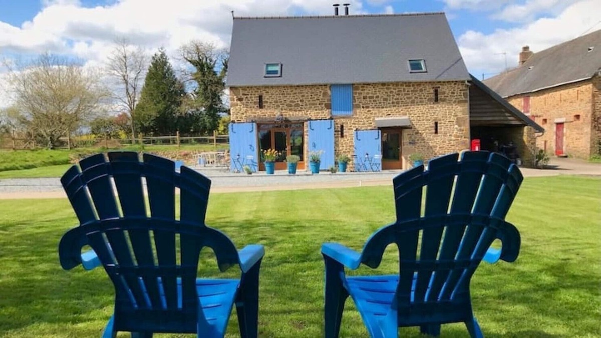 Saint-Aubin-Fosse-Louvain House | L’HIRONDELLE - Luxury Barn renovation on the Normandy/Loire border for couples