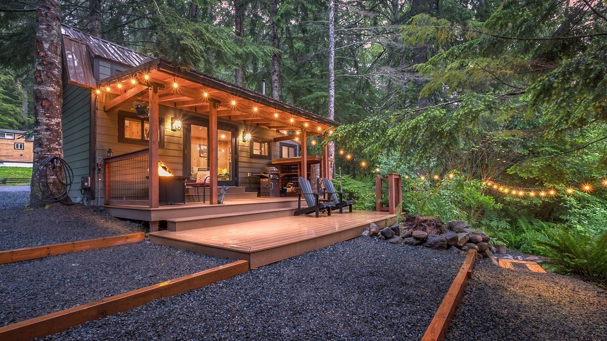 Paradise Estates Cabin | Li'l Finch Mt. Rainier tiny cabin with covered Hot tub and steam sauna