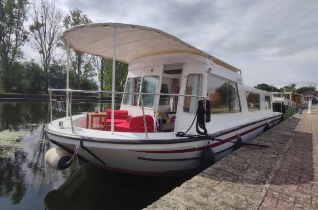 Briennon Boat Rental | Libéllule péniche nuit insolite