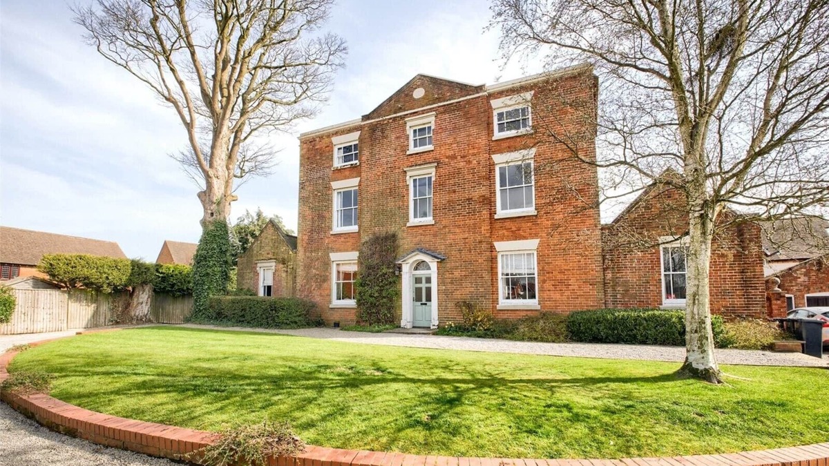 Solihull Apartment | Libbard house is a Georgian Period property 1800 circa.